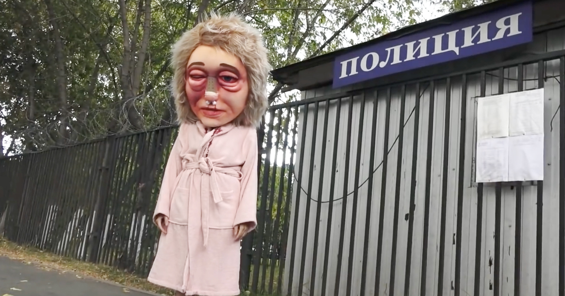 Активистки с окровавленными кукольными головами устроили акцию против домашнего насилия в Москве