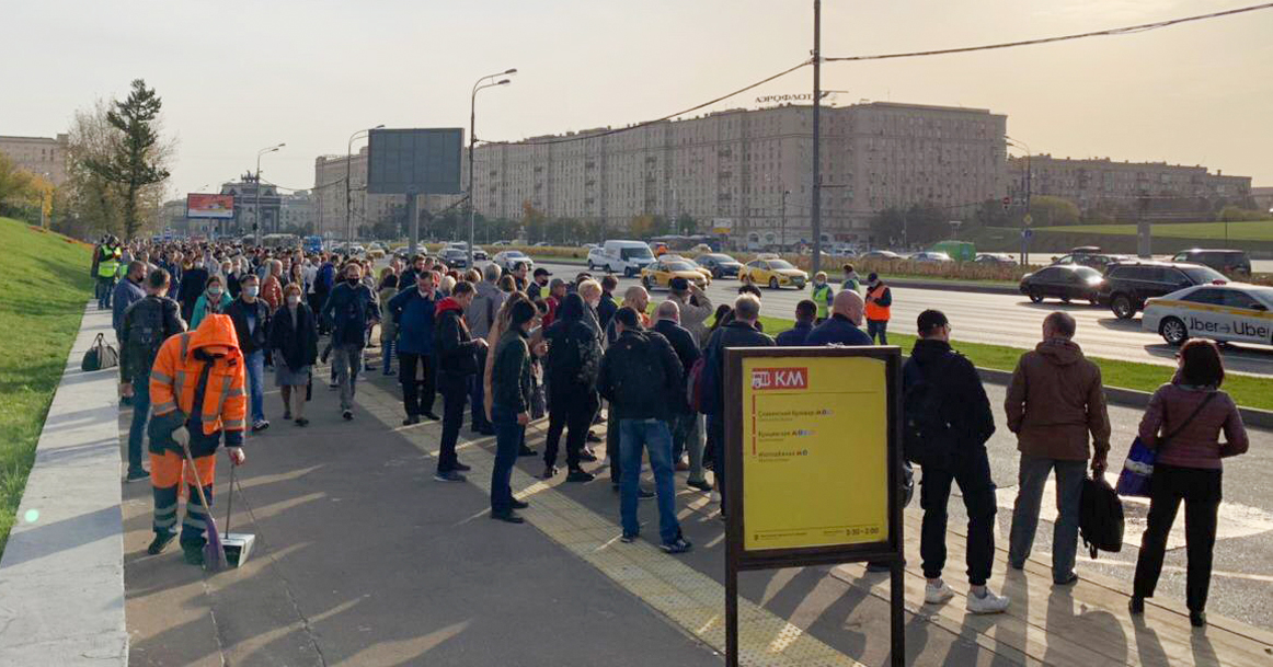 Из-за закрытия участка Арбатско-Покровской линии на «Парке Победы» произошел коллапс