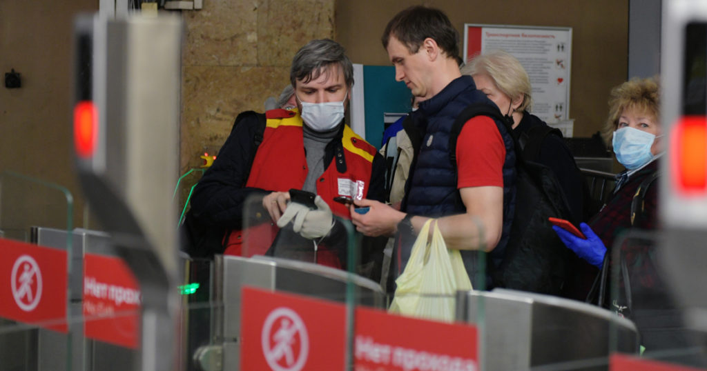 Сегодня утром 33 405 москвичей попытались пройти в метро по заблокированным соцкартам