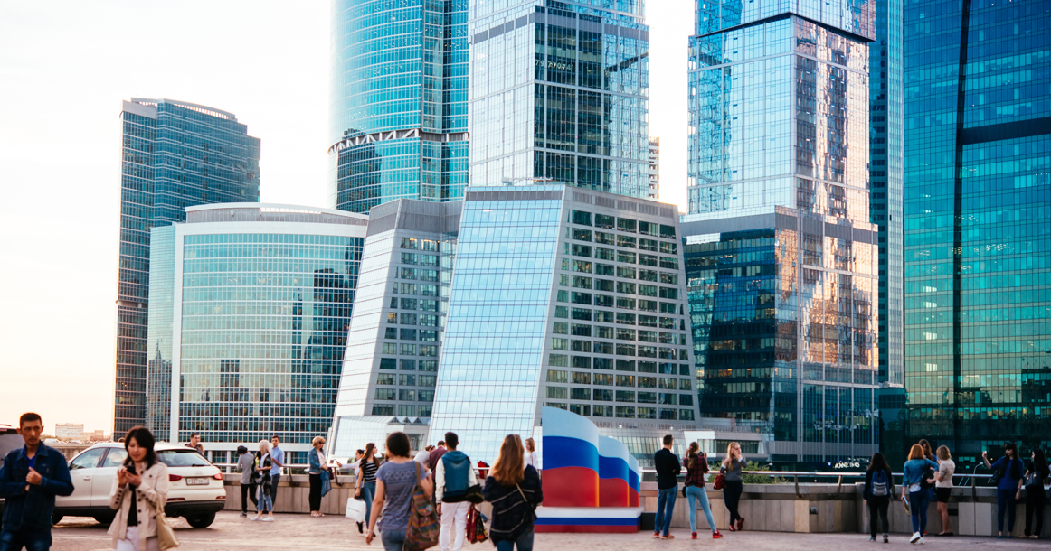 Средняя зарплата в Москве составила 103 тысячи, а больше всего готовы платить зубному керамисту
