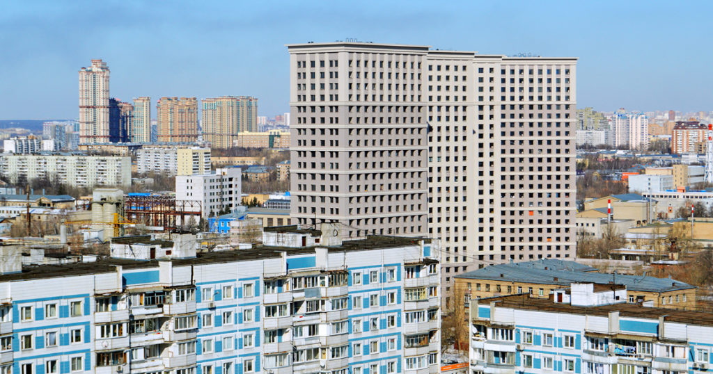 Сейчас квартиры на стадии котлована и на вторичном рынке Москвы стоят почти одинаково