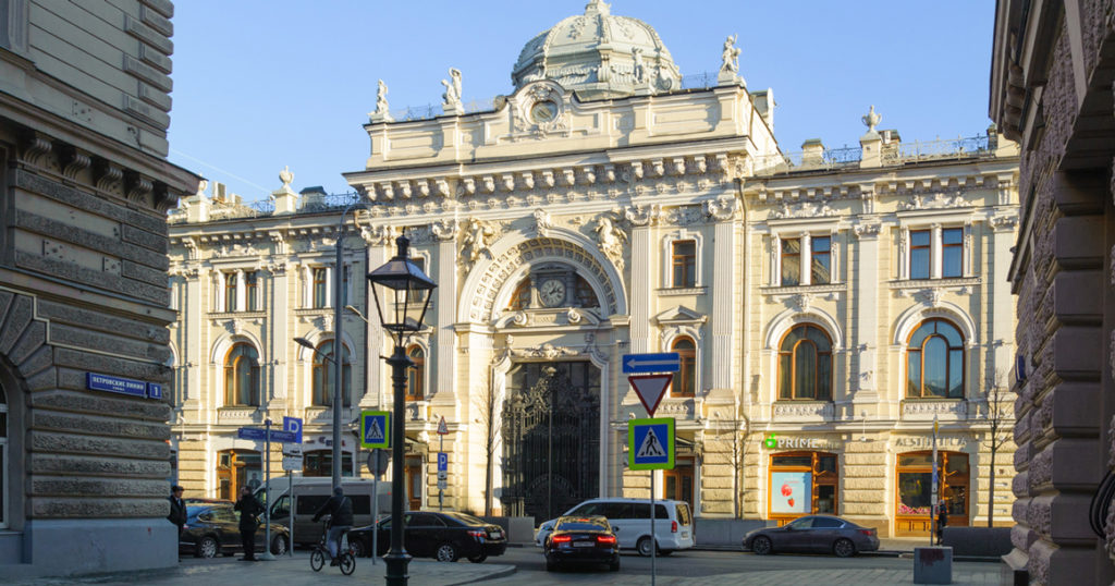 Компания, которую связывают с семьей Аркадия Ротенберга, может получить часть Сандуновских бань