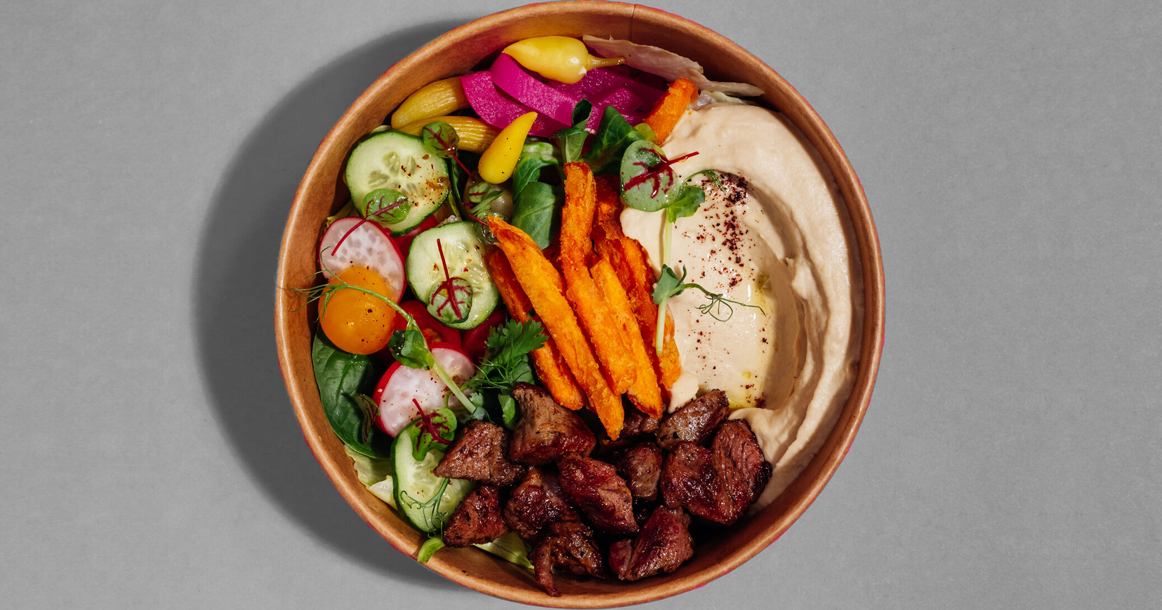В крохотном Aba bowl bar очень вкусно и дешево, правда, тесновато