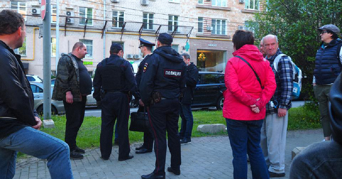 Возле «Академической» противники Коммунарской линии организовали круглосуточное дежурство