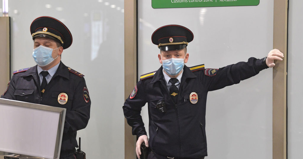 Канал контрабанды наручных часов и ювелирных изделий на 100 млн рублей перекрыли в Шереметьево