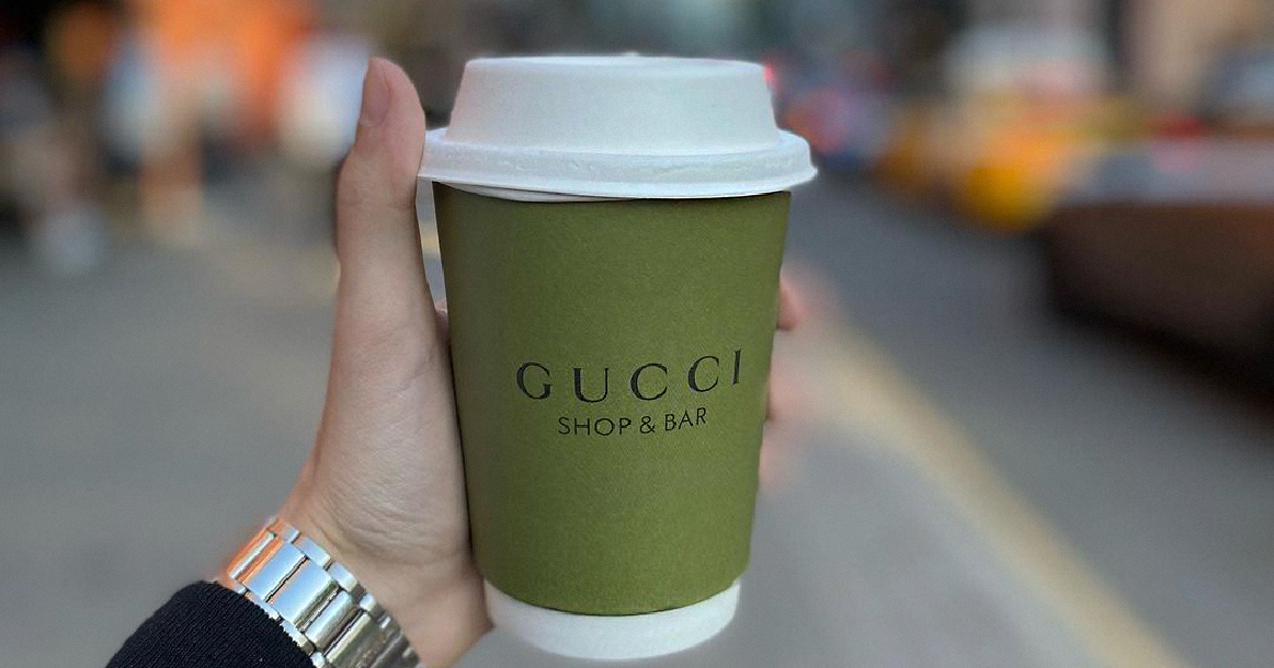 Москвичи начали продавать на «Авито» стаканчики из Gucci shop&bar на Малой Бронной