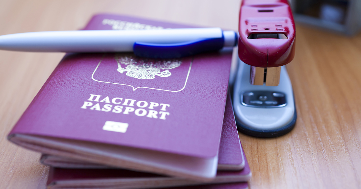 У должников будут отнимать загранпаспорта