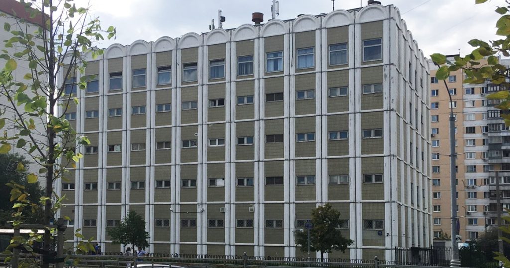 До чего только не додумается девелопер: в Жулебино АТС превращают в жилой дом