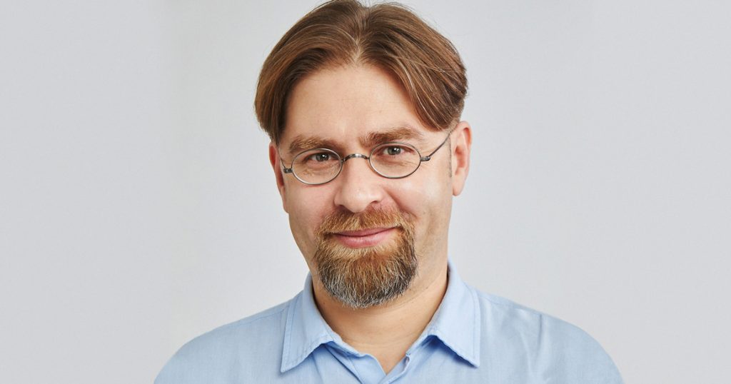 «В ближайшие пару лет нас ждет вал дипфейков» — эксперт «Яндекса» по ИИ Александр Крайнов