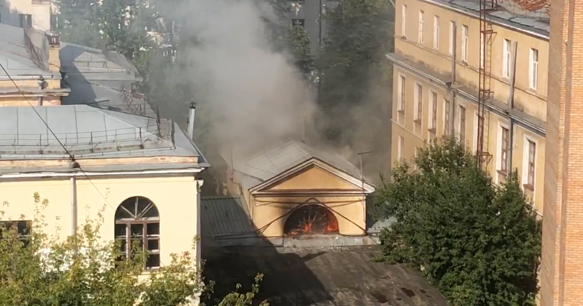 В Беговом районе горел дом Скакового общества