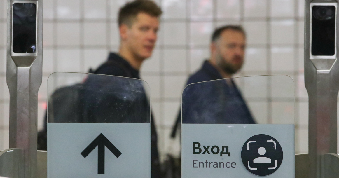 Решились: оплату лицом на всех станциях метро запустят с 15 октября