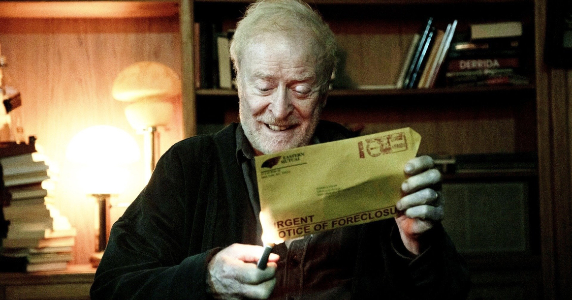 Средний «Бестселлер» стоит смотреть ради грандиозного, как всегда, Майкла Кейна