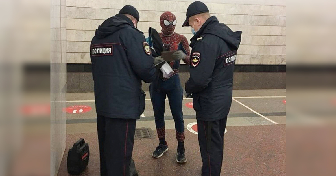 В метро задержали Человека-паука