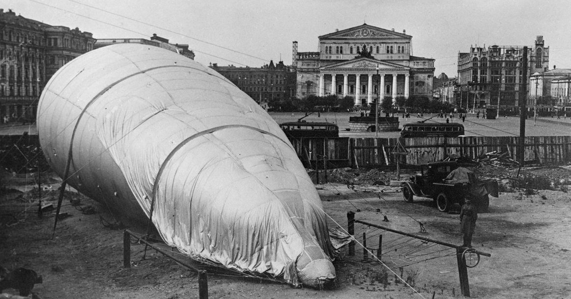«Вздрагивает дом, и ты вместе с ним» — москвичка Елена Мушкина о бомбардировках в октябре 1941-го