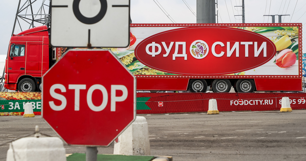 Жители, соседствующие с «Фуд Сити», требуют у Путина разобраться с мигрантами