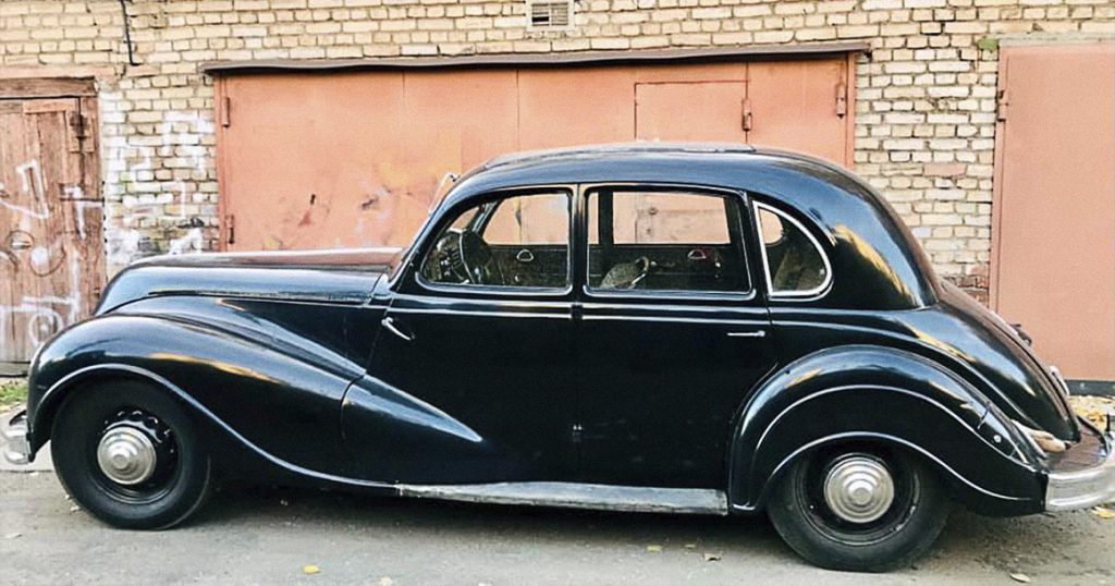 У реставратора — любителя ретромашин забрали гараж, и он не знает, куда их деть