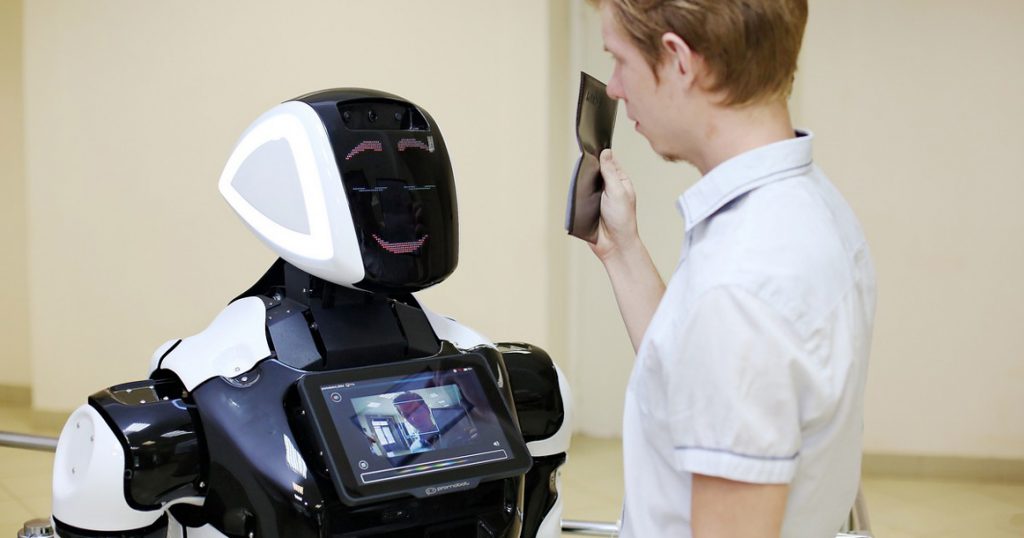 Роботы для проверки QR-кодов выйдут на работу в московских ресторанах через несколько недель