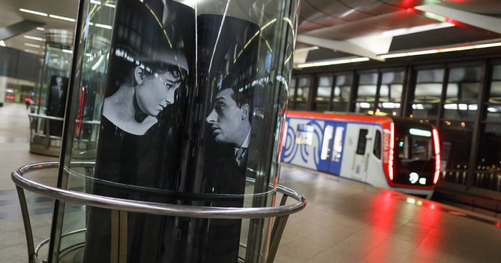 «Современник» отметил 65-летие выставкой на станции метро «Воробьевы горы»