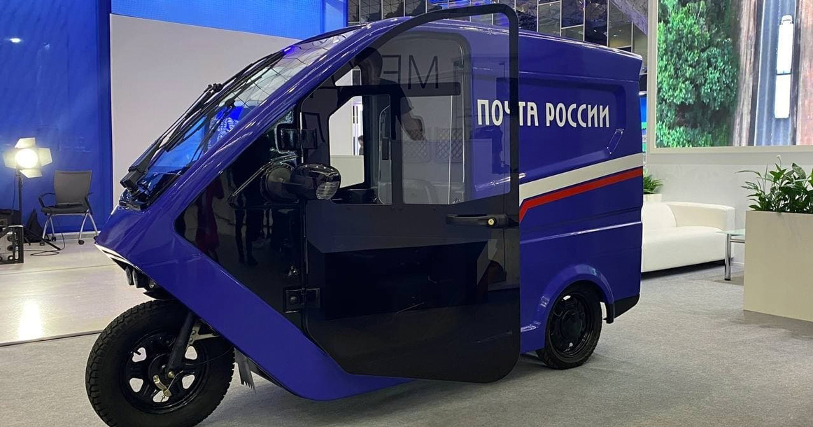Курьеры «Почты России» теперь будут развозить посылки в Москве на таких электрических трициклах