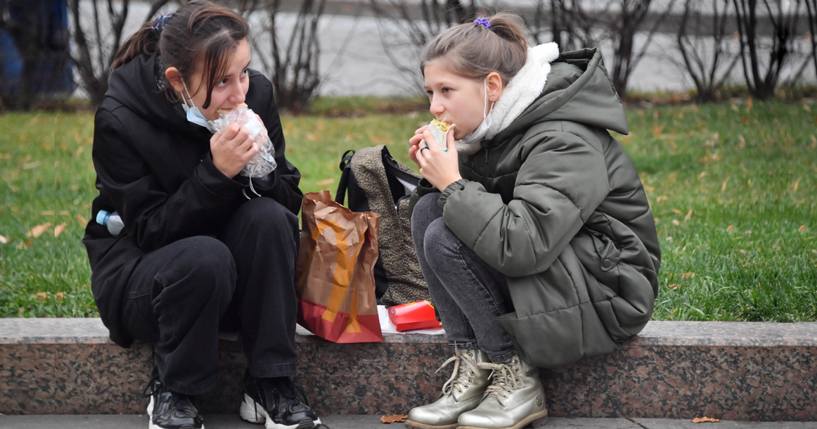 «Локдауна вроде нет, а есть “уникальные” нерабочие дни» — как Москва переживает ограничения