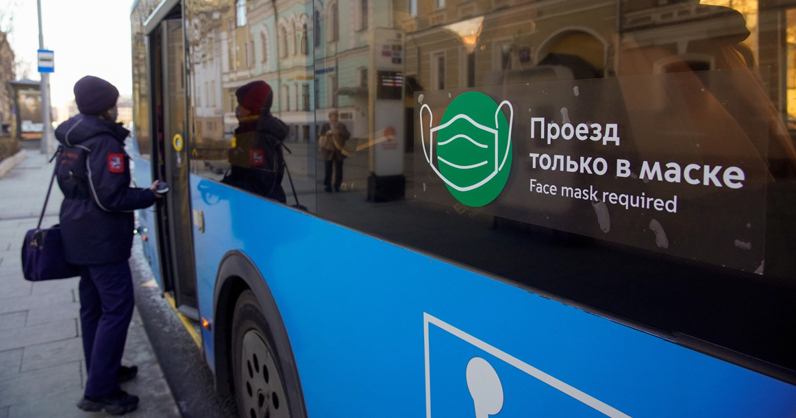В Медведково пассажир помог избежать штрафа мужчине без маски