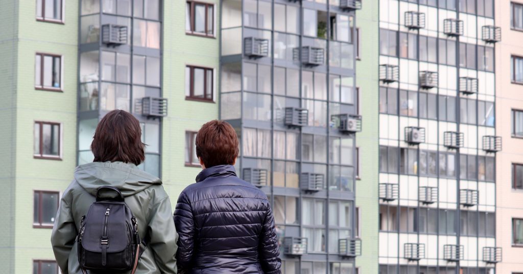 Какую квартиру в Москве может купить житель региона, если продаст жилье в родном городе?
