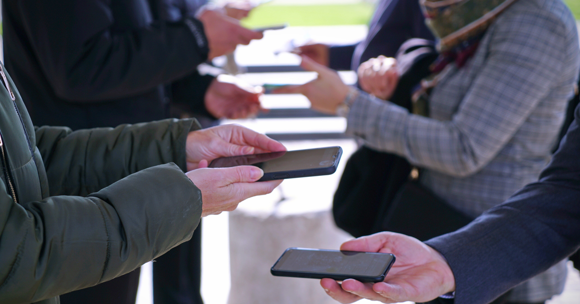 На сайтах вакансий уже ищут контролеров QR-кодов