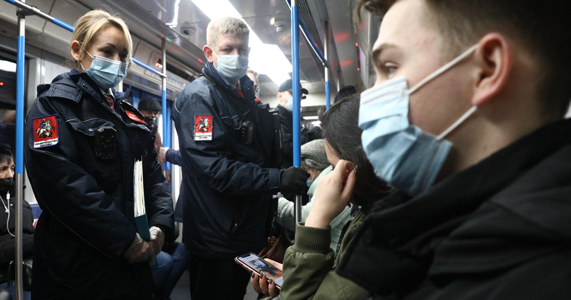 В метро идут рейды против безмасочников