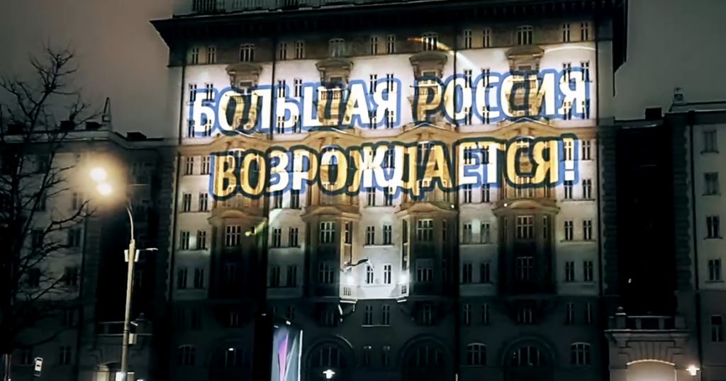 На американском посольстве сегодня появилось дерзкое поздравление с Рождеством