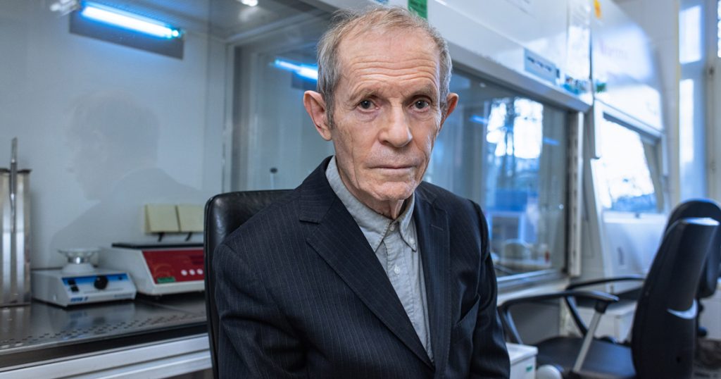 «Кому холера, а кому — мать родная. Мне — мать» — вирусолог Виктор Малеев