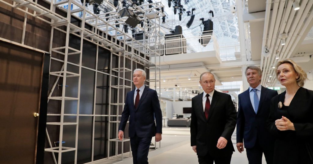Путин и Собянин открыли Дом культуры «ГЭС-2»