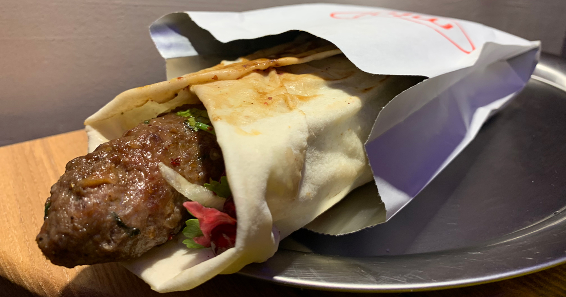 «Тильда» пошла в народ: насколько хороша кюфта в Mini Turkish Spot практически на Тверской?