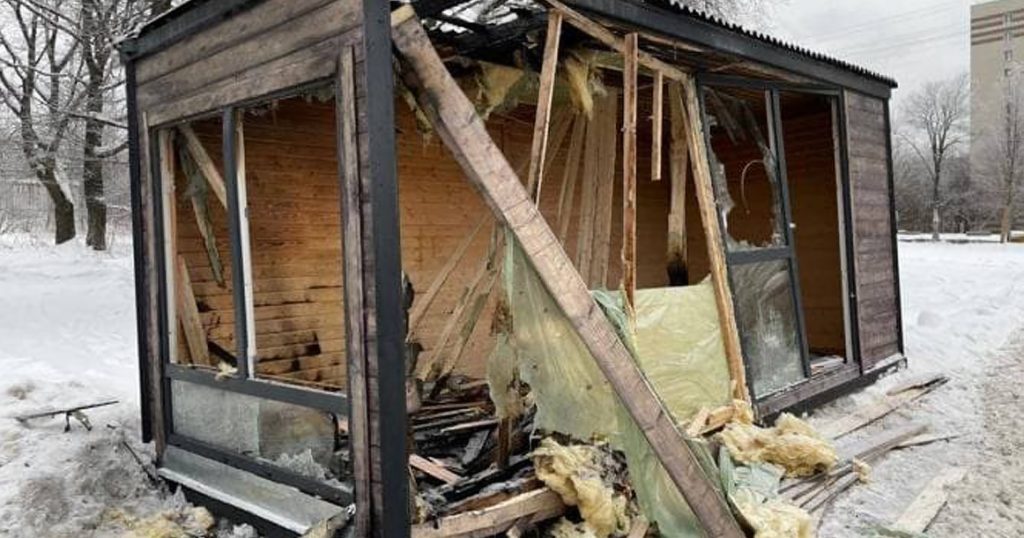 Вандалы спалили в новогоднюю ночь павильон в Битцевском лесу