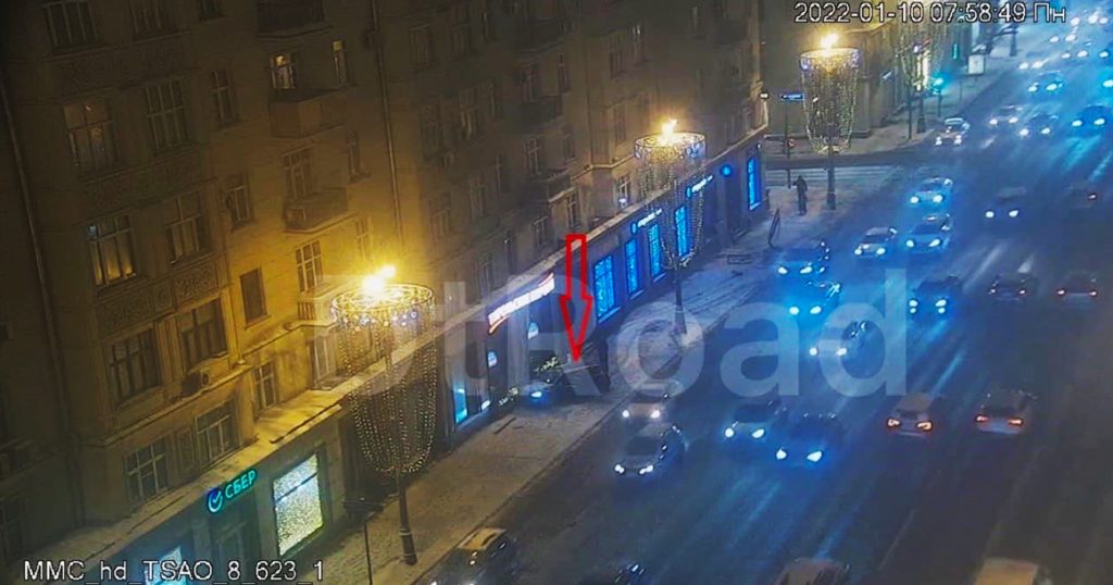 На 1-й Тверской-Ямской водитель не справился с управлением и влетел в дом