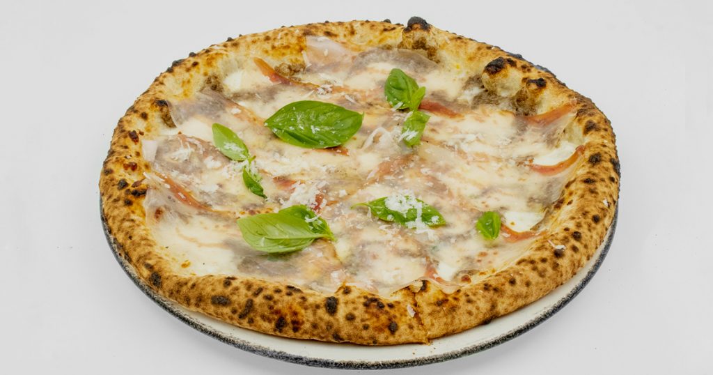В +39 Pizzeria & Mozarella bar самая вкусная пицца — с сыровялеными свиными щеками