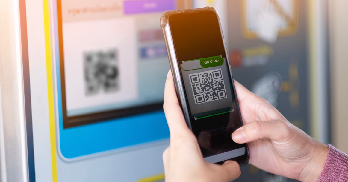 На остановках стали размещать QR-коды с расписанием и временем ожидания транспорта