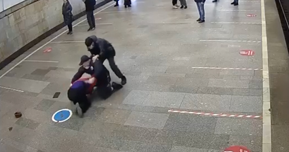Обоих напавших на полицейских на «Тульской» задержали