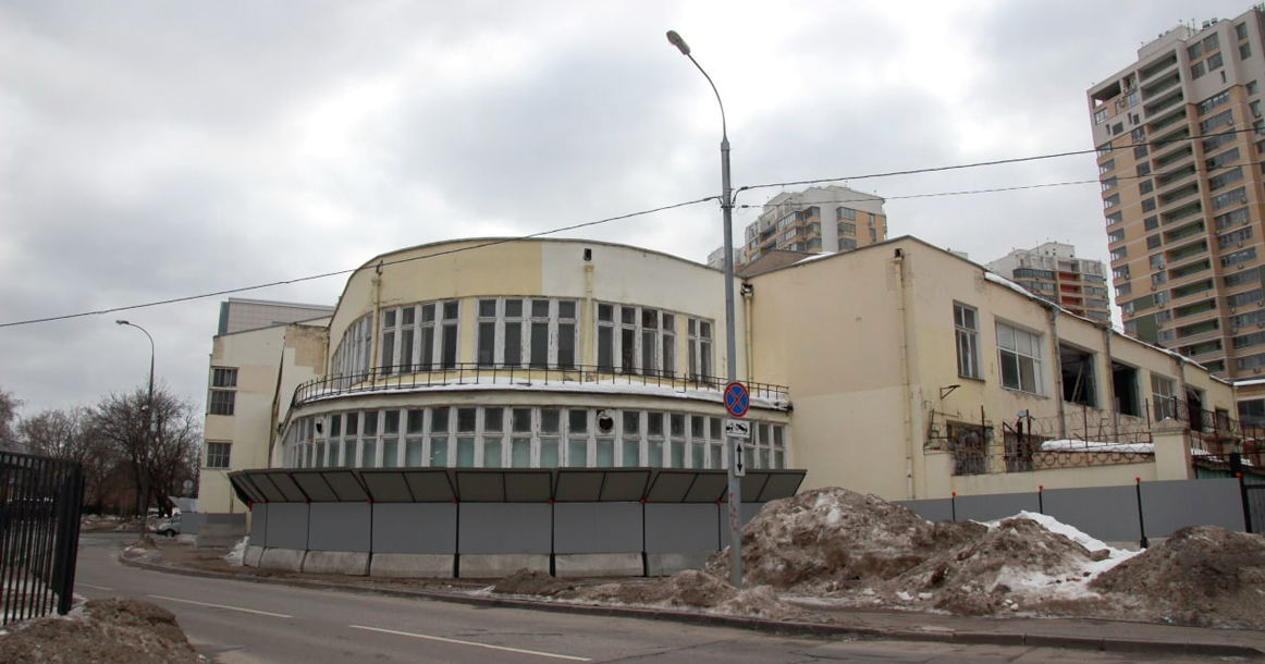 На Сосинской улице сносят конструктивистскую фабрику-кухню Микояновского комбината