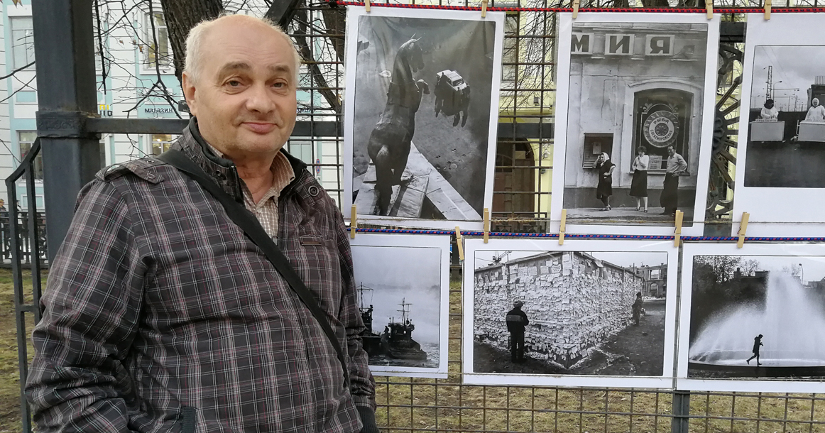 «Я знаю дворы, где все еще за столами сидят мужики и забивают козла» — фотограф Игорь Стомахин