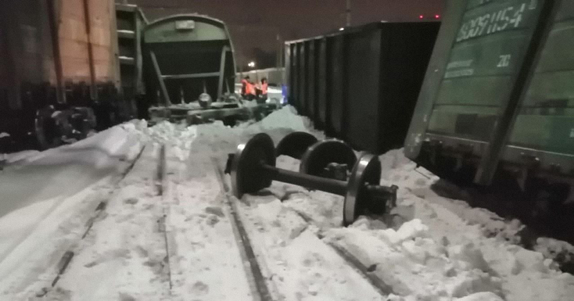 В Люблино с рельсов сошли восемь вагонов товарного поезда
