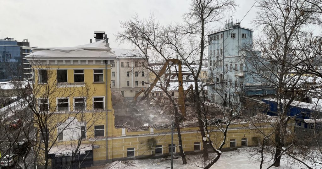 В Даниловском районе сносят красивое здание Дербеневского химического завода XIX века