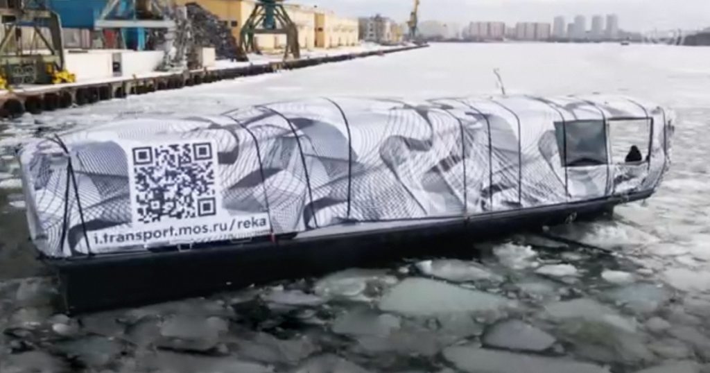 Смотрите, как на реке тестируют первый речной электротрамвай