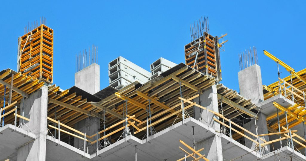 40% застройщиков вынуждены остановить строительство