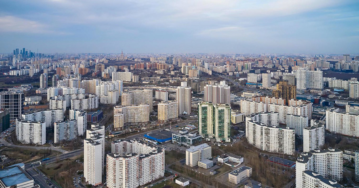 Москвичи стали массово продавать жилье со скидкой