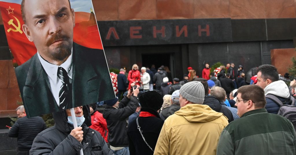 Вот какая толпа сегодня собралась на Красной площади в честь дня рождения Ленина