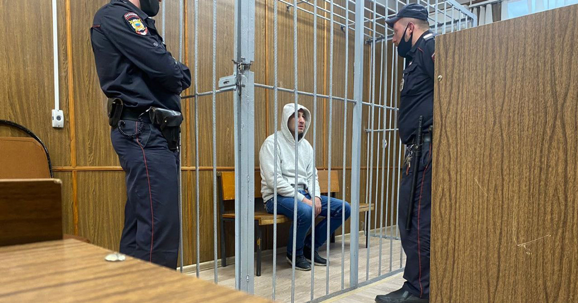 Суд арестовал мужчину, обвиняемого в убийстве хоккеиста МСХЛ