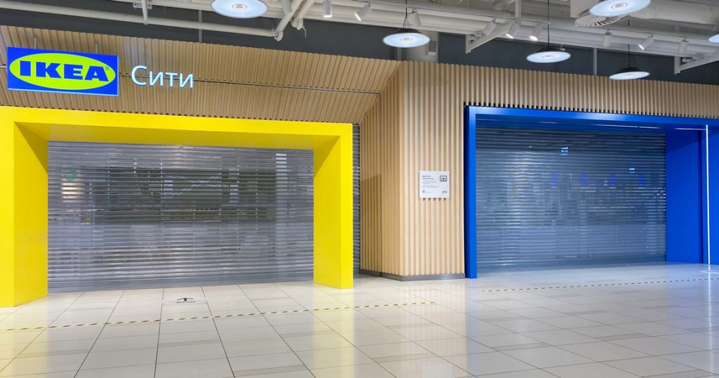 Сотрудники Ikea рассказали, что в закрывшихся магазинах уже монтируют новые шоурумы