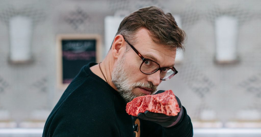 «Никакое мясо, даже свинину, нельзя подавать well done» — основатель «Агнца» Михаил Смирнов