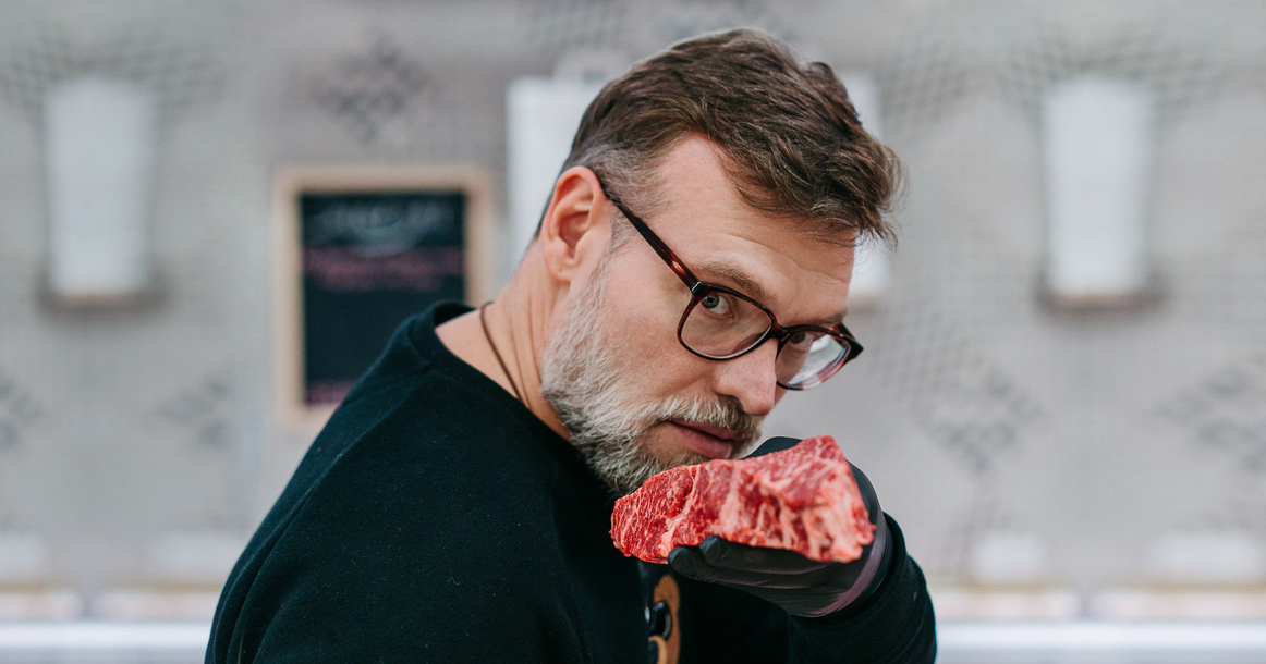 «Никакое мясо, даже свинину, нельзя подавать well done» — основатель «Агнца» Михаил Смирнов