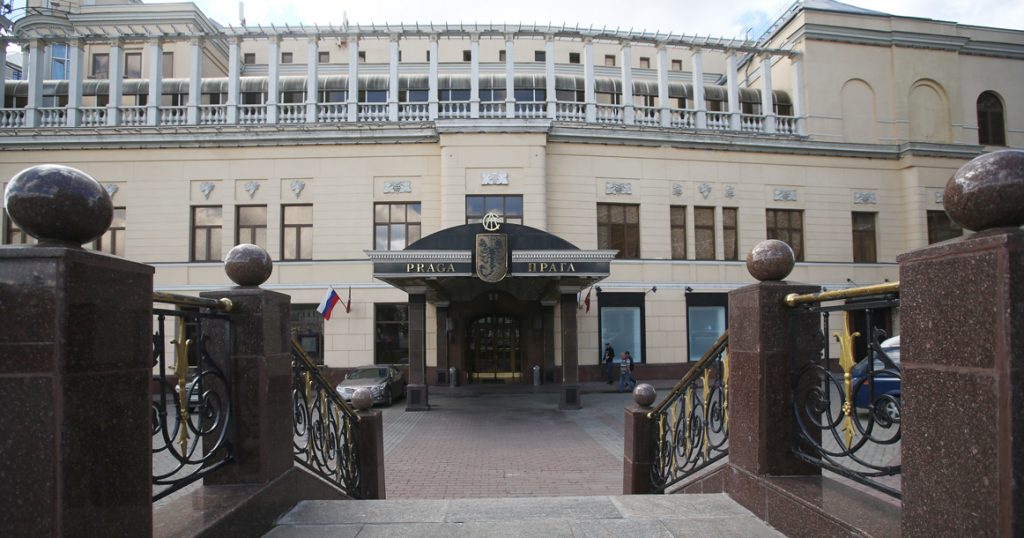 Комиссия утвердила: в здании «Праги» сделают апартаменты и сохранят ресторан